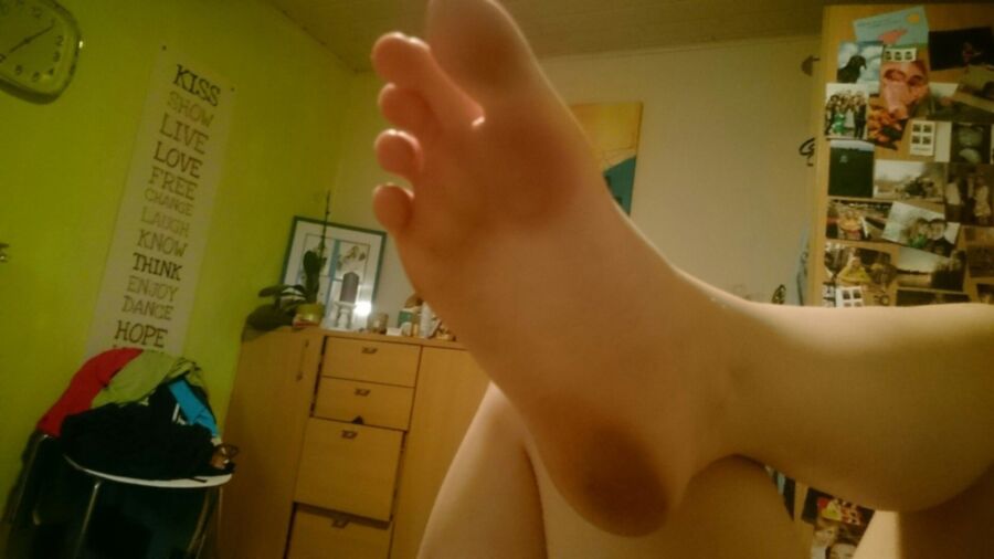 Free porn pics of German Girl "kiwiba" shows her sexy feet on ASK 10 of 193 pics