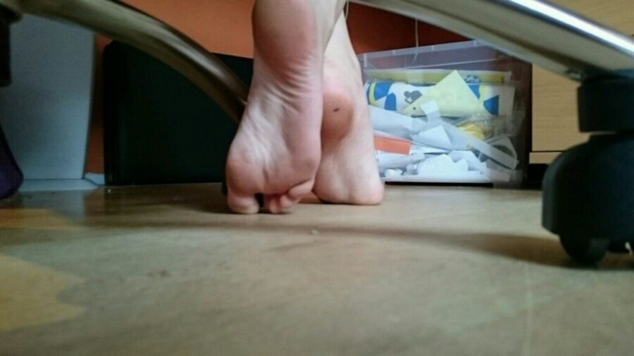 Free porn pics of German Girl "kiwiba" shows her sexy feet on ASK 2 of 193 pics