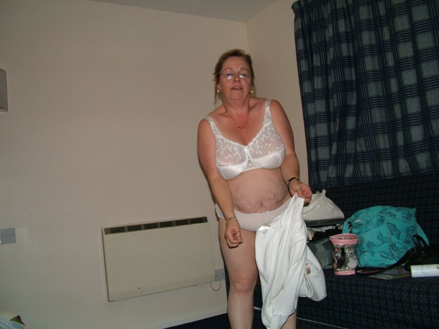 Free porn pics of Big Titted Essex Wife Joanna 6 of 34 pics