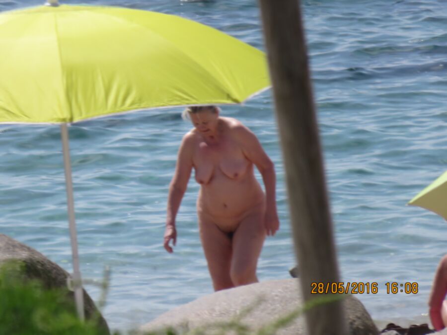 Free porn pics of Jeannine à la plage 4 of 48 pics