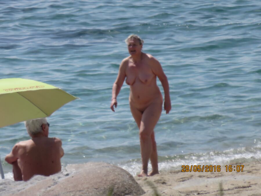 Free porn pics of Jeannine à la plage 13 of 48 pics