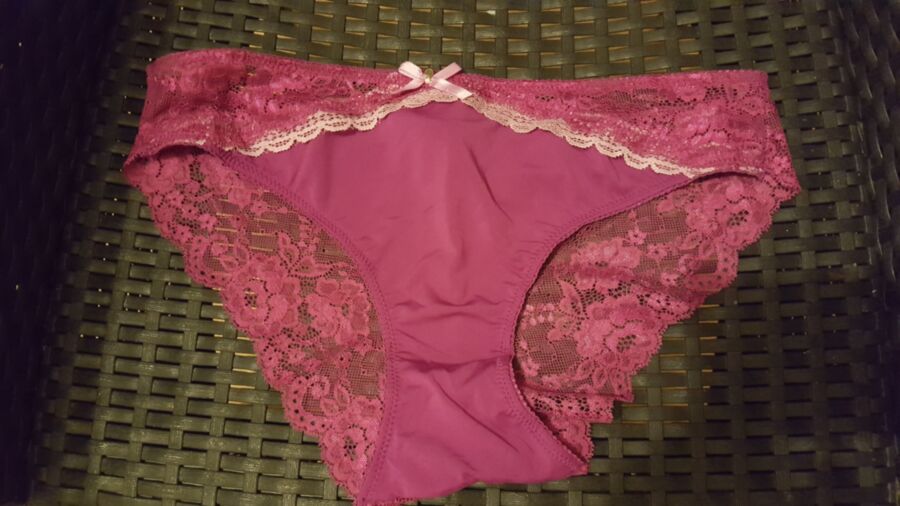 Free porn pics of ma culotte rose et mon plug - my pink panties and my plug 1 of 8 pics