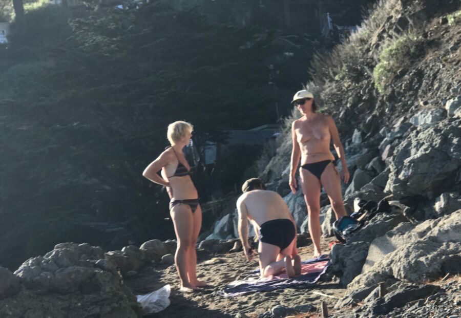 Free porn pics of San Francisco nude beach 2 of 7 pics