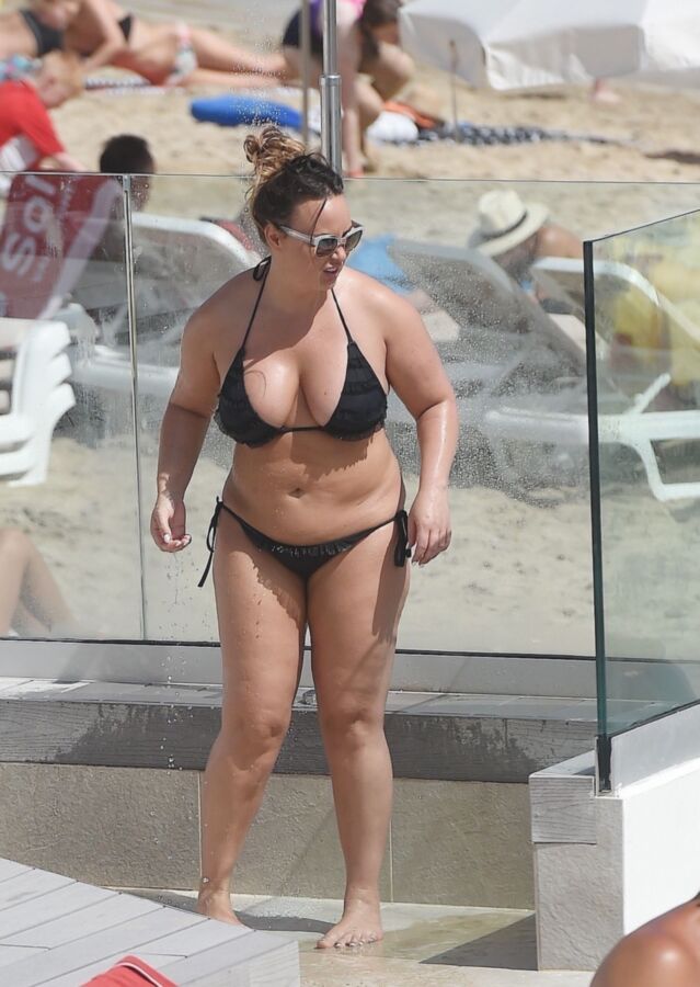 Free porn pics of >> Chanelle Hayes bikini fatty 3 of 20 pics