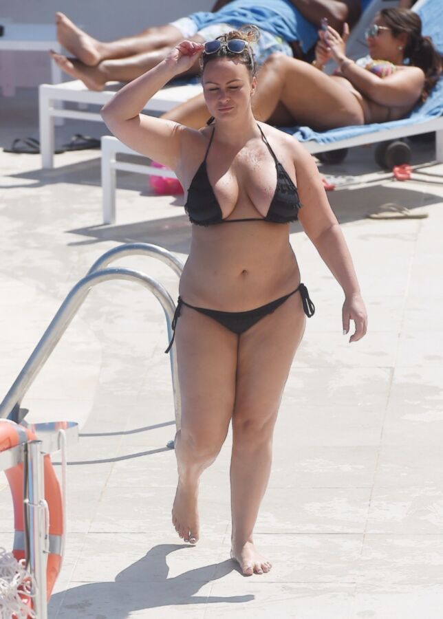 Free porn pics of >> Chanelle Hayes bikini fatty 2 of 20 pics