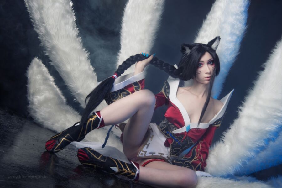Hot ahri cosplay