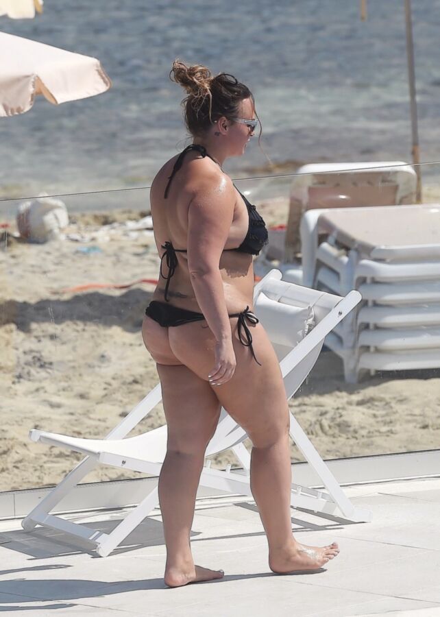 Free porn pics of >> Chanelle Hayes bikini fatty 4 of 20 pics