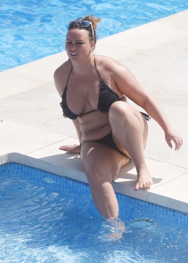 Free porn pics of >> Chanelle Hayes bikini fatty 6 of 20 pics