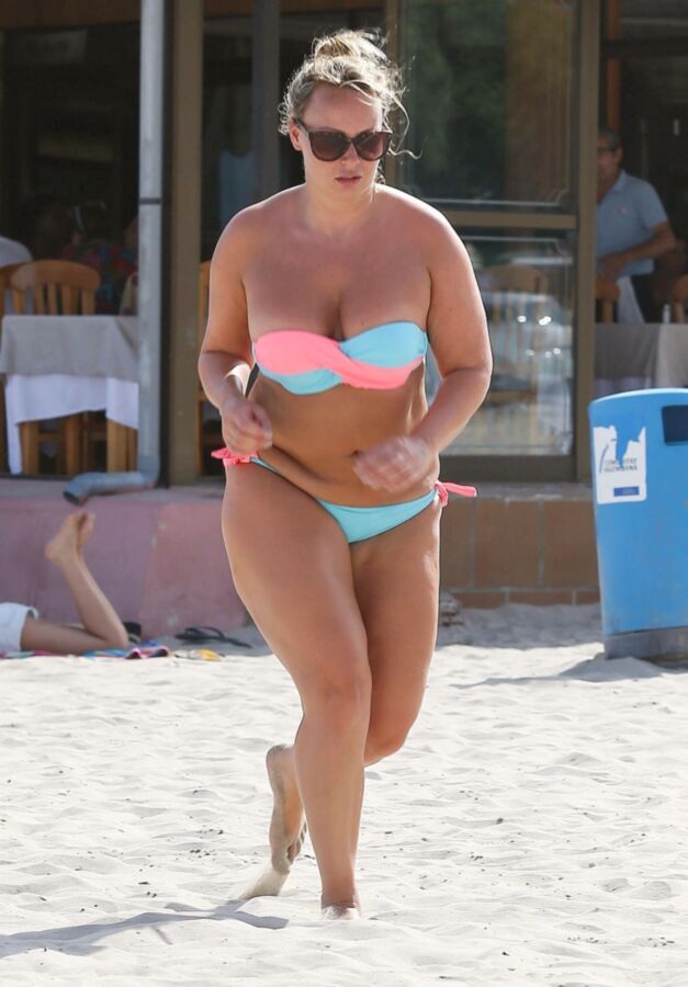 Free porn pics of >> Chanelle Hayes bikini fatty 15 of 20 pics