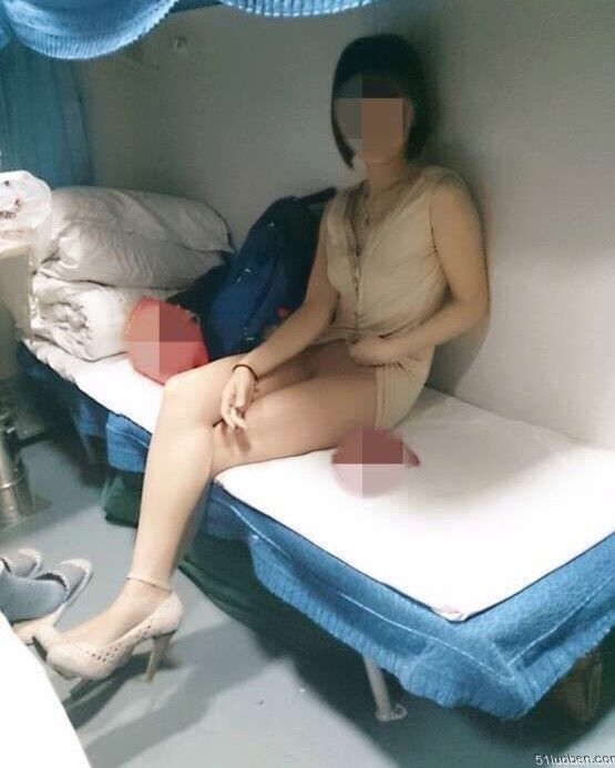 Free porn pics of Chinese wife up skirt Pantyhose exposed in train 3 of 5 pics