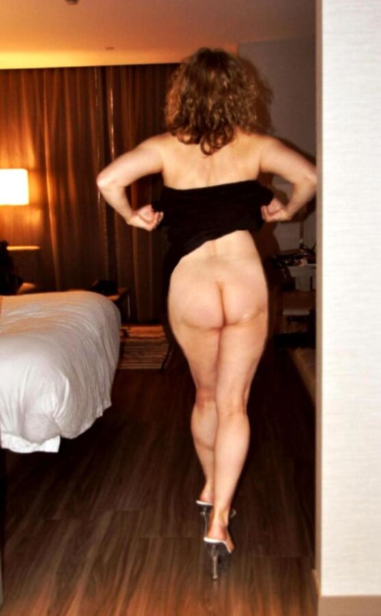 Free porn pics of Kay before the fan session in hotel room 6 of 12 pics