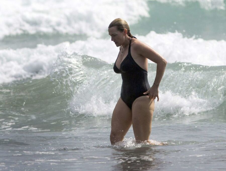 Free porn pics of Kate Winslet Beautiful, Curvy British Celeb in Bikini and Gowns 8 of 324 pics
