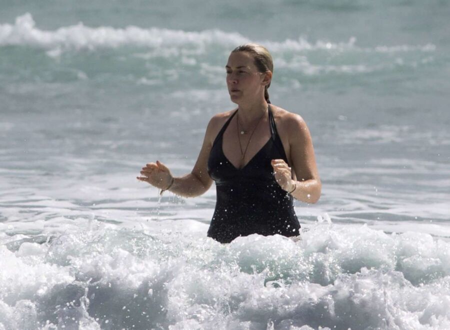 Free porn pics of Kate Winslet Beautiful, Curvy British Celeb in Bikini and Gowns 6 of 324 pics