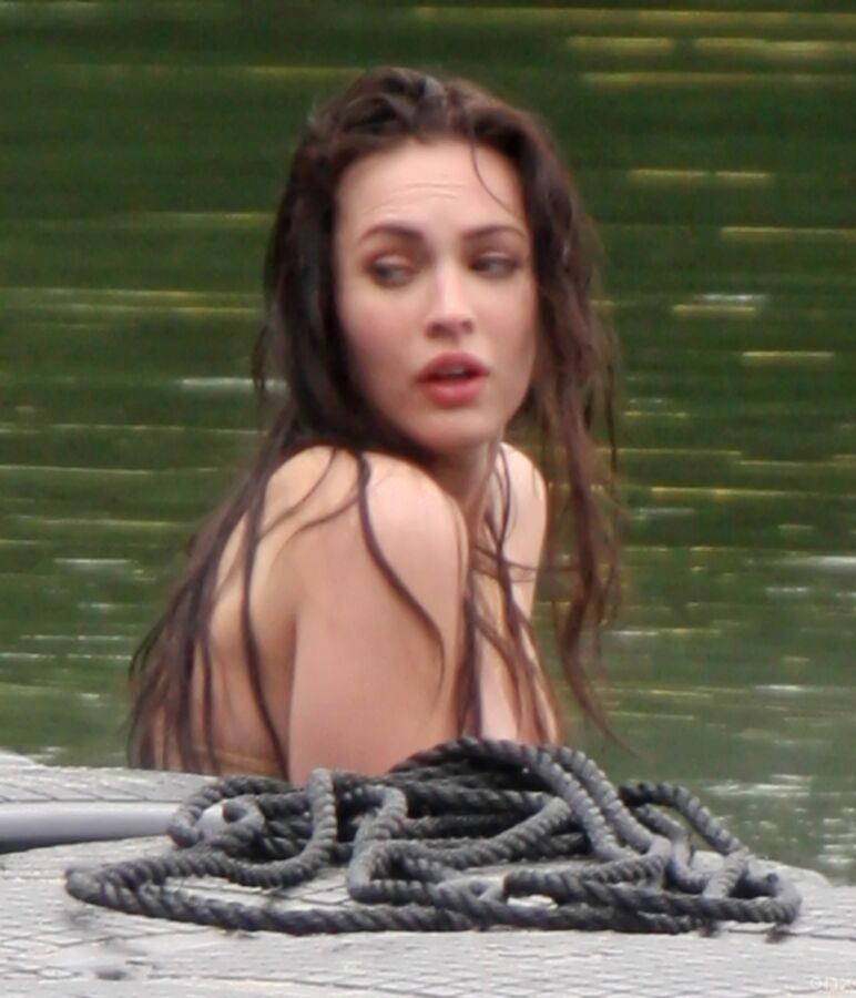 Free porn pics of Megan Fox topless and nude on the set of Jennifer’s body 13 of 36 pics