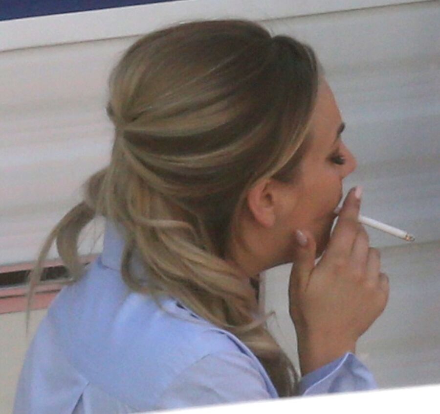 Free porn pics of Kaley Cuoco Smoking 7 of 62 pics