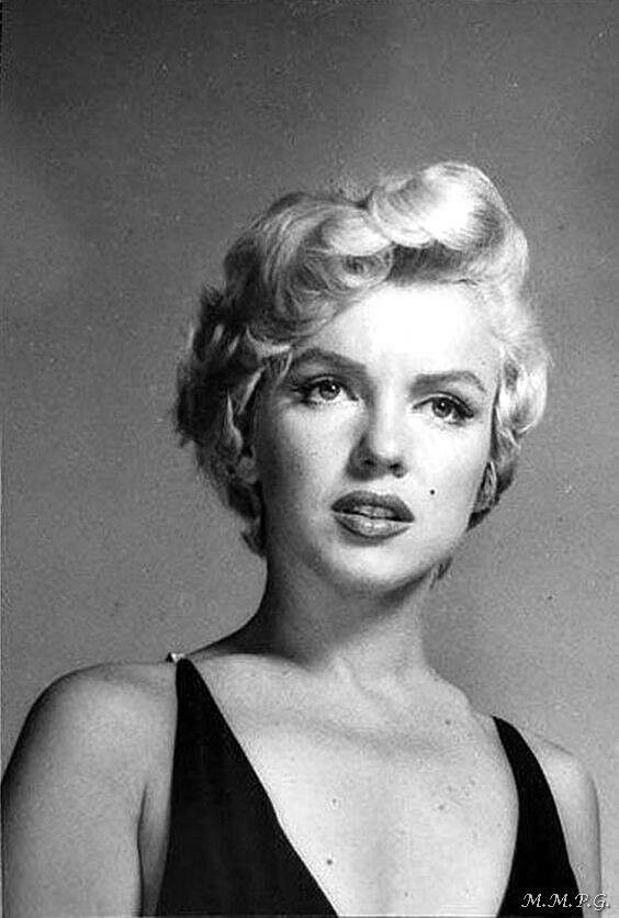 Free porn pics of Marilyn Monroe VI 19 of 35 pics