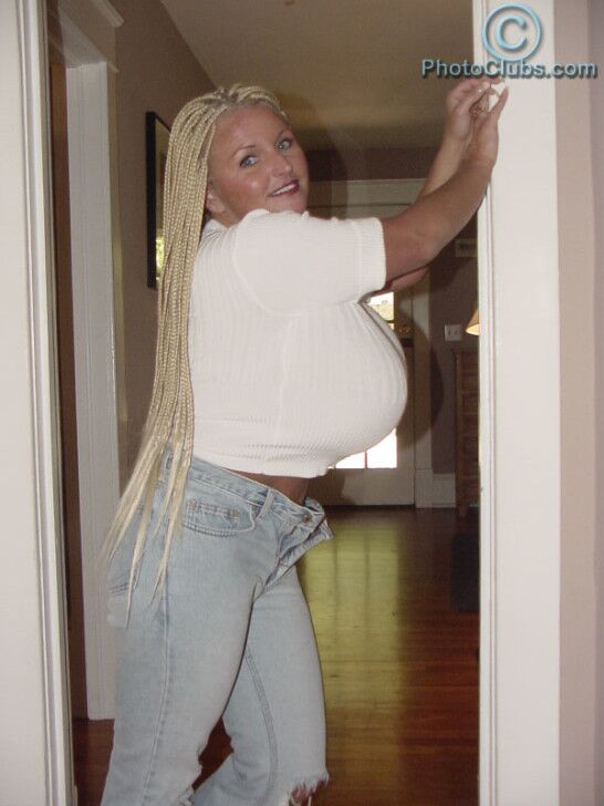 Free porn pics of BB Gunns white top & jeans 13 of 50 pics