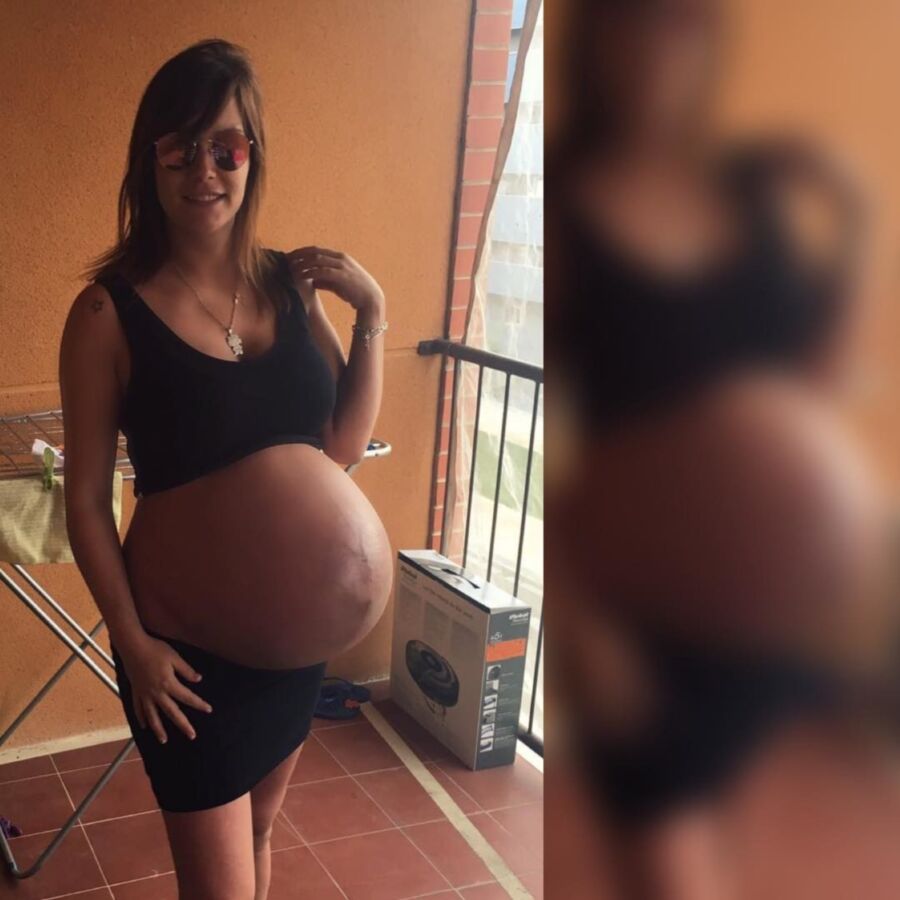 Free porn pics of Twin Pregnancy Sessions: Carola 18 of 20 pics