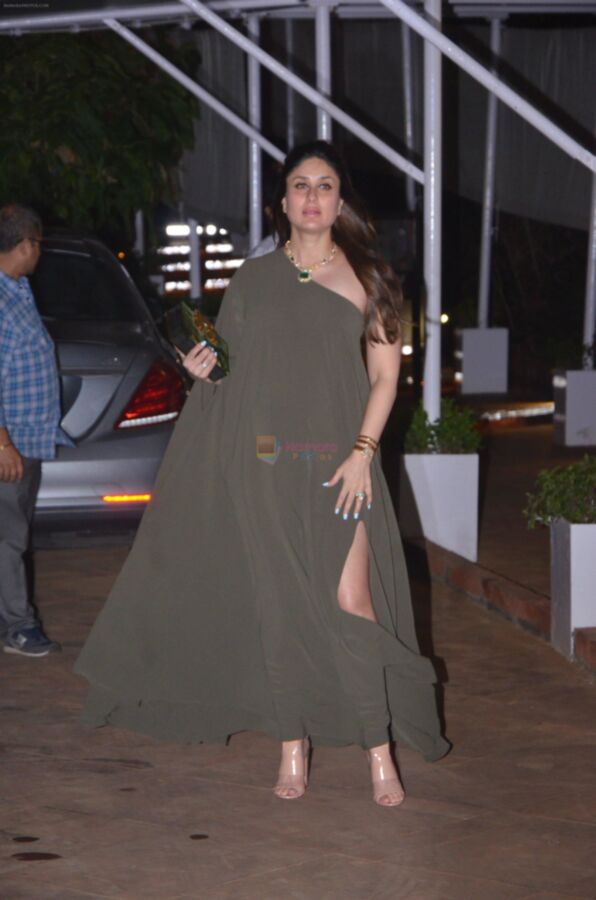 Free porn pics of Kareena Kapoor hot and sexy mom 22 of 33 pics