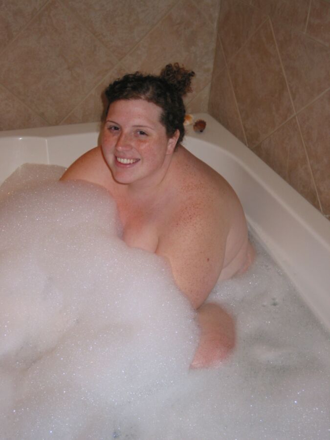 Free porn pics of JenL - Chubby redhead honeymoon blowjob in the bathtub 3 of 24 pics