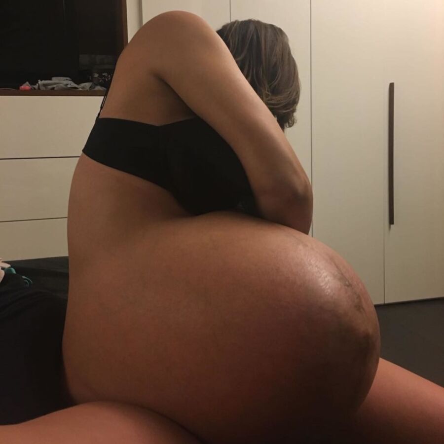 Free porn pics of Twin Pregnancy Sessions: Carola 4 of 20 pics