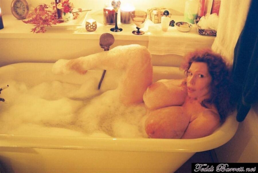 Free porn pics of Teddi Barrett tub time 14 of 15 pics