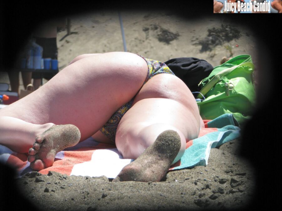 Free porn pics of Big Ass Beach candid 14 of 21 pics