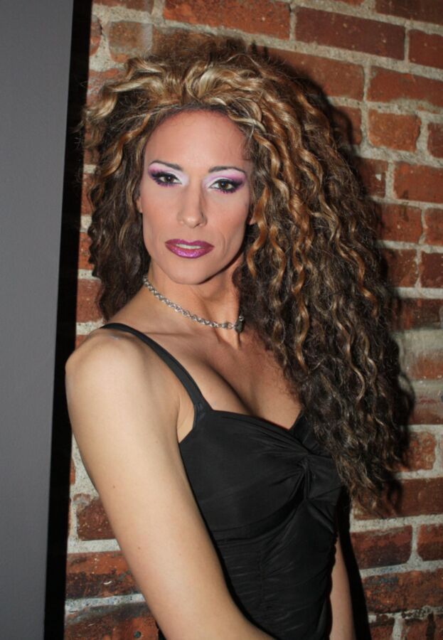 Free porn pics of american transexual beauty Nicole Paige Brooks 1 of 24 pics