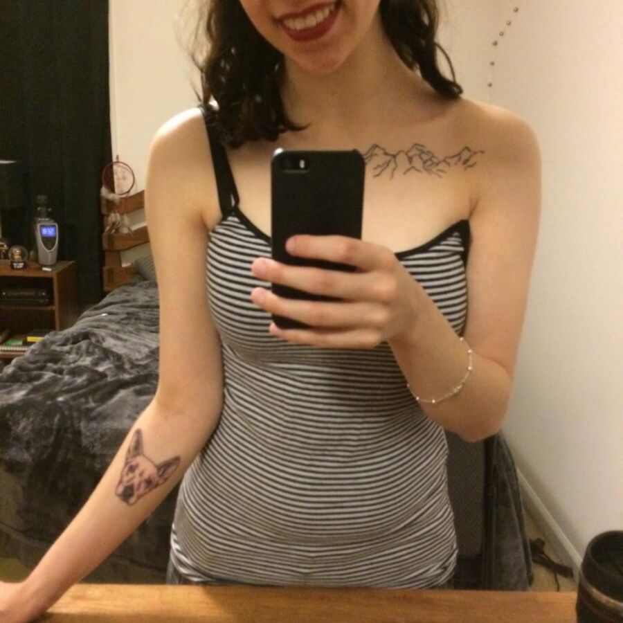 Free porn pics of petite young goth slut for fakes and caps 16 of 30 pics