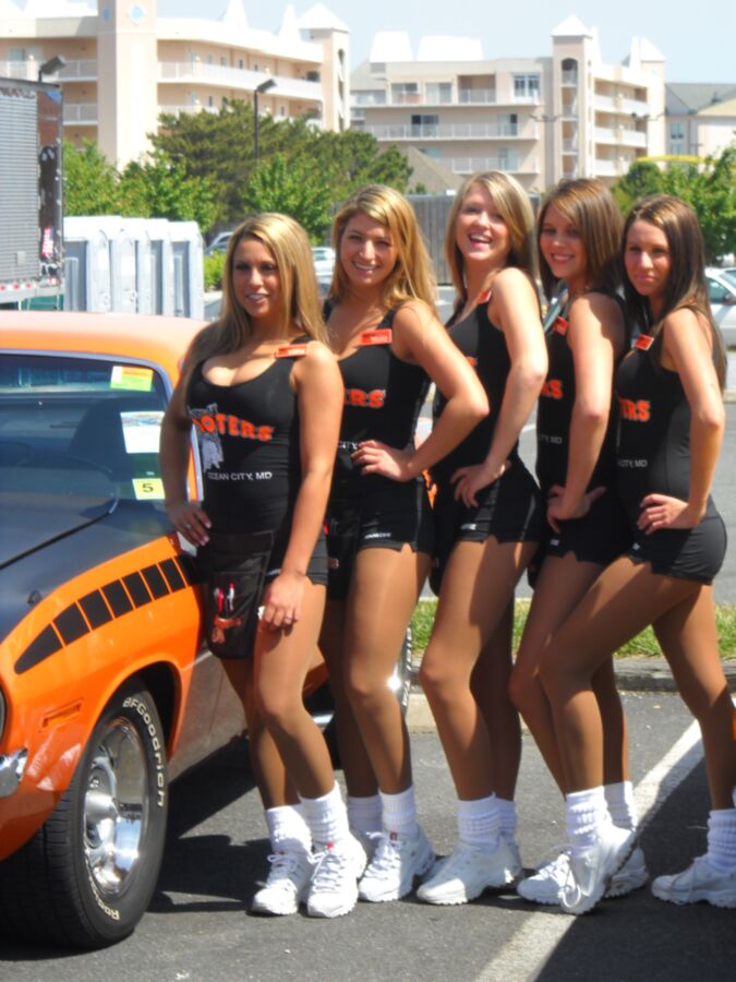 Free porn pics of Hooters girls in black uniform 4 of 6 pics