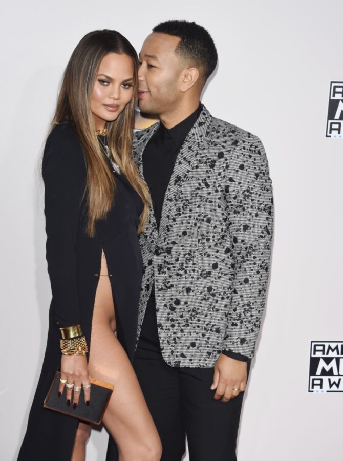 Free porn pics of Chrissy Teigen | a bit too ambitous showing her legs, she showed 2 of 7 pics