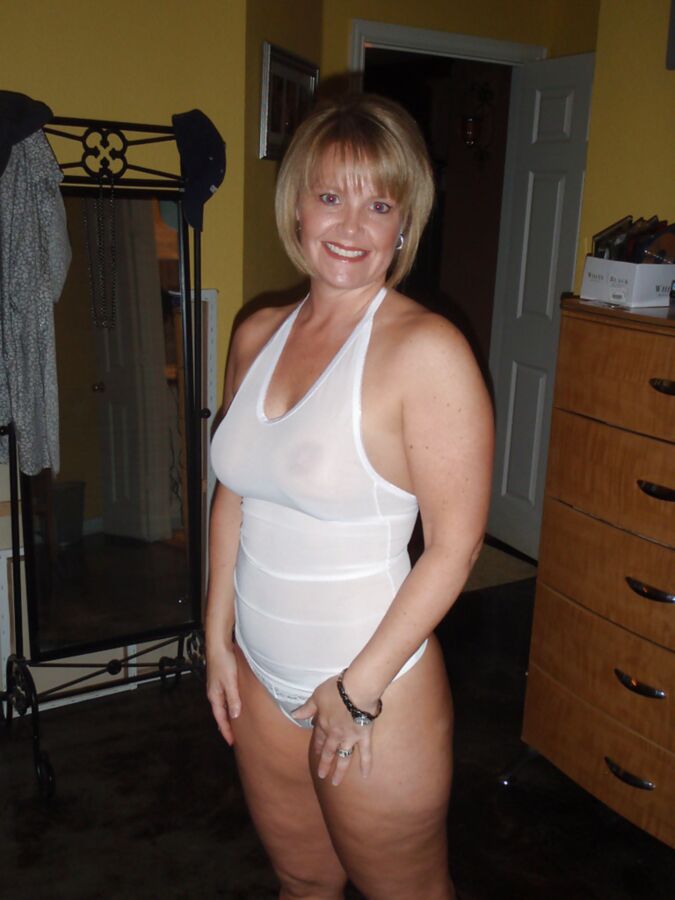 Free porn pics of Dressed Moms to wank over 1 of 16 pics