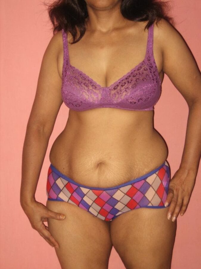Free porn pics of INDIAN HOUSEWIFE AND AUNTIES 20 of 40 pics
