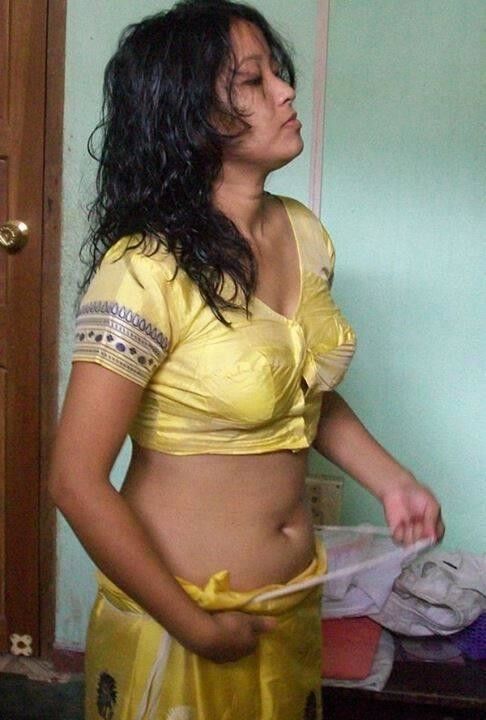 Free porn pics of INDIAN HOUSEWIFE AND AUNTIES 12 of 40 pics