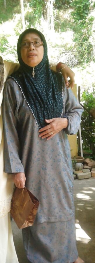 Free porn pics of Hot Hijab Mom 1 of 1 pics