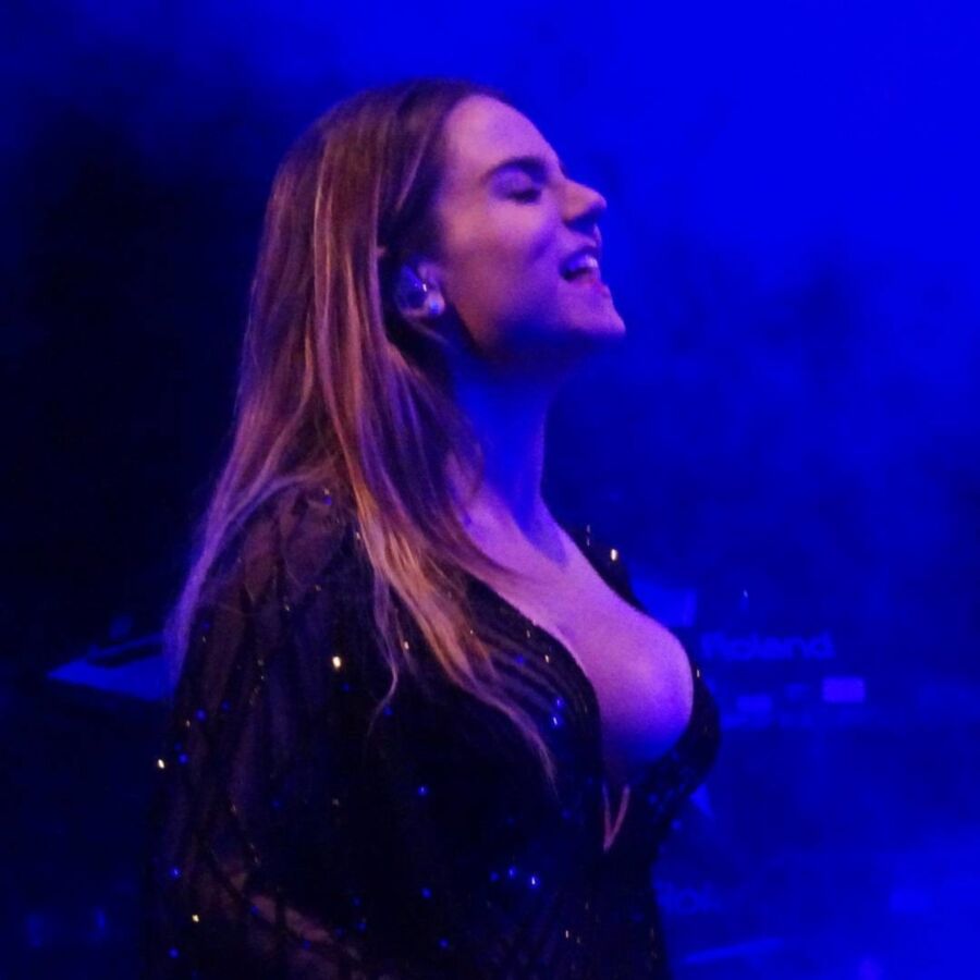 Free porn pics of Joanna Jojo Levesque showing off her body on stage 4 of 6 pics