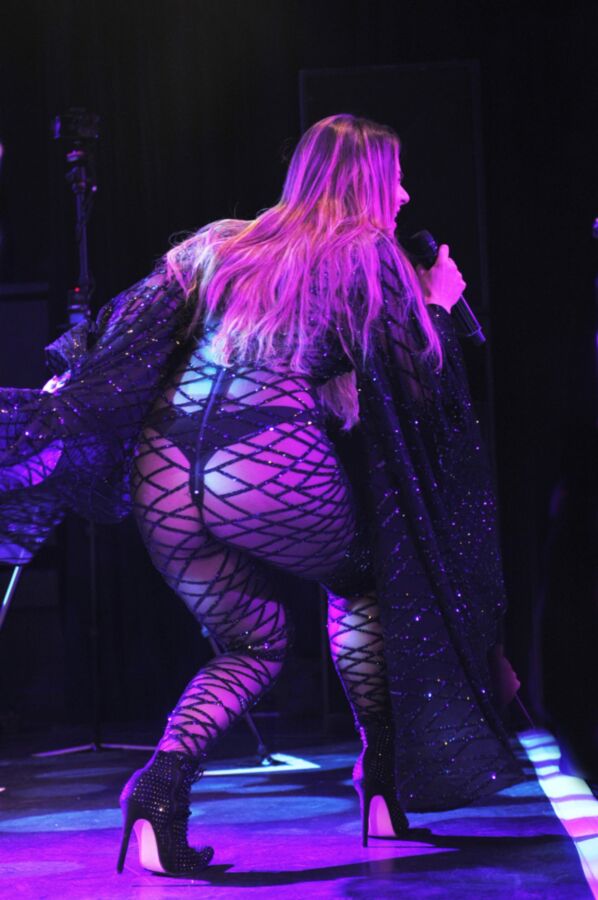 Free porn pics of Joanna Jojo Levesque showing off her body on stage 3 of 6 pics