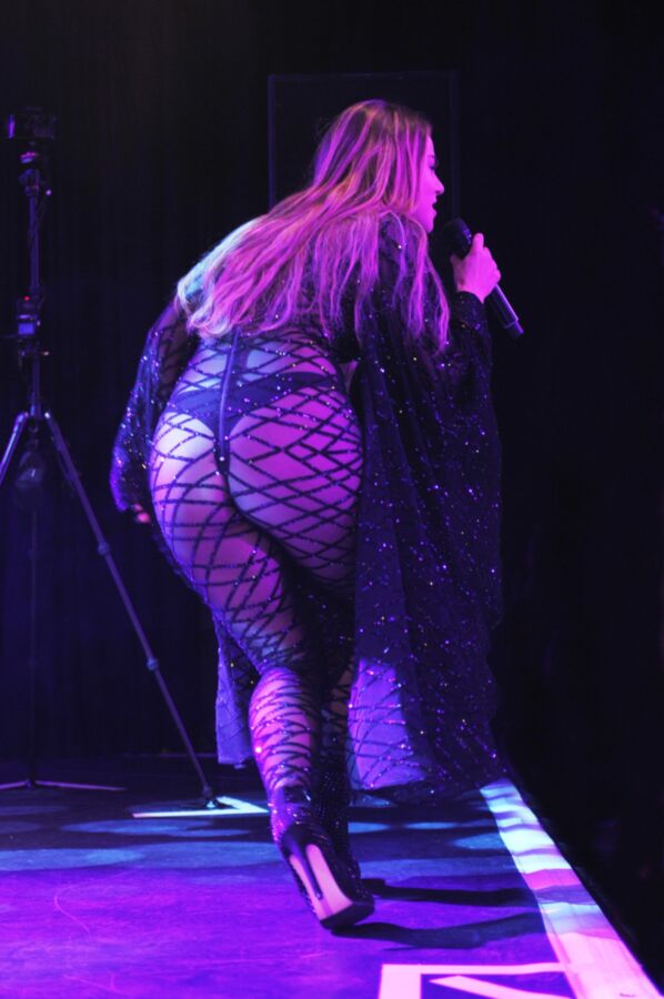 Free porn pics of Joanna Jojo Levesque showing off her body on stage 1 of 6 pics