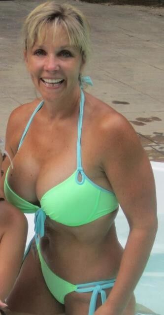 Free porn pics of Mature moms in swimsuits 12 of 19 pics