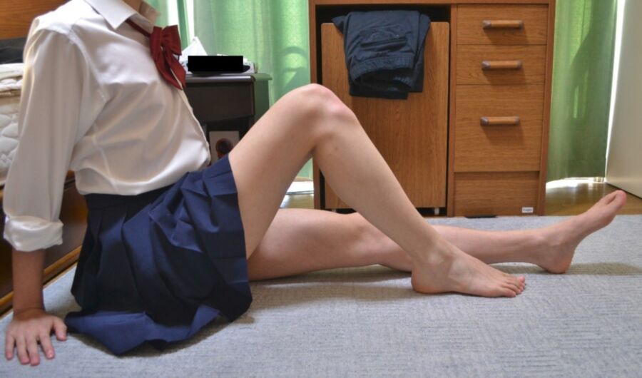 Free porn pics of PERFECT YOUNG LEGS AND FEET FOR WORSHIP (JAPAN) 3 of 5 pics