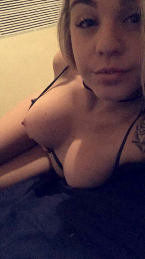Free porn pics of Sexy babe found on snapchat JuliaMexo 4 of 9 pics