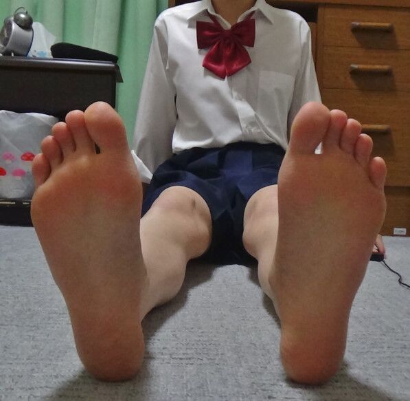 Free porn pics of PERFECT YOUNG LEGS AND FEET FOR WORSHIP (JAPAN) 1 of 5 pics