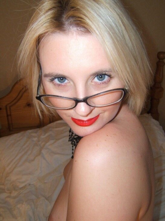 Free porn pics of Germaine blondasse à lunettes et grosse chatasse 4 of 49 pics