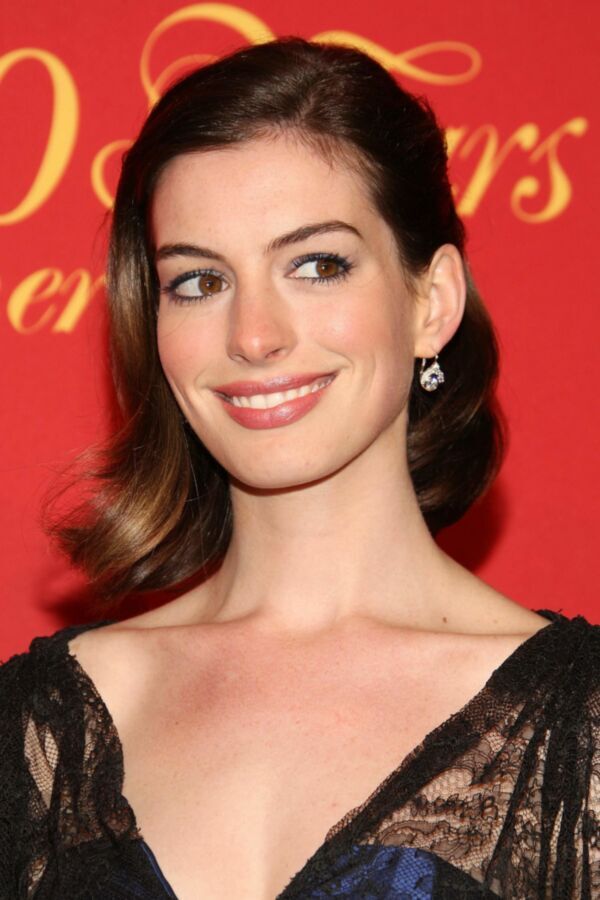 Free porn pics of Anne Hathaway - Big sexy smile 19 of 130 pics