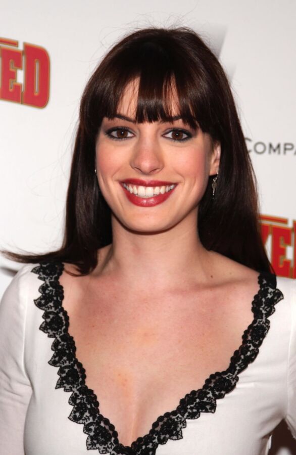 Free porn pics of Anne Hathaway - Big sexy smile 6 of 130 pics