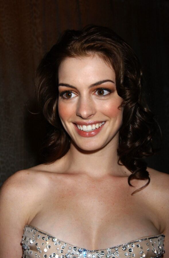 Free porn pics of Anne Hathaway - Big sexy smile 24 of 130 pics