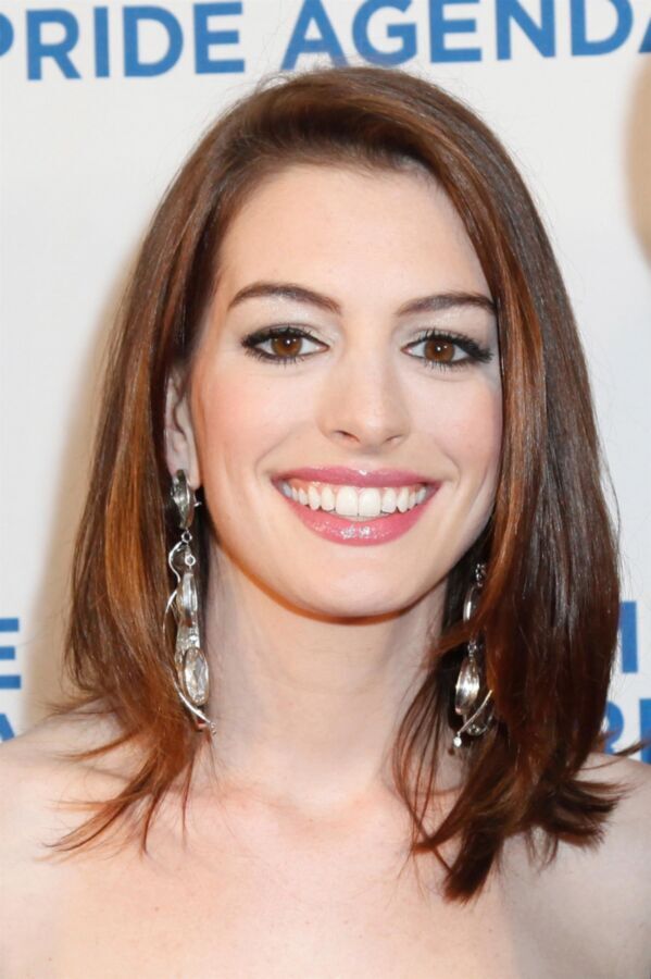 Free porn pics of Anne Hathaway - Big sexy smile 5 of 130 pics