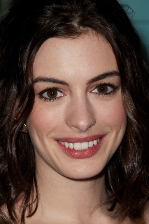 Free porn pics of Anne Hathaway - Big sexy smile 7 of 130 pics