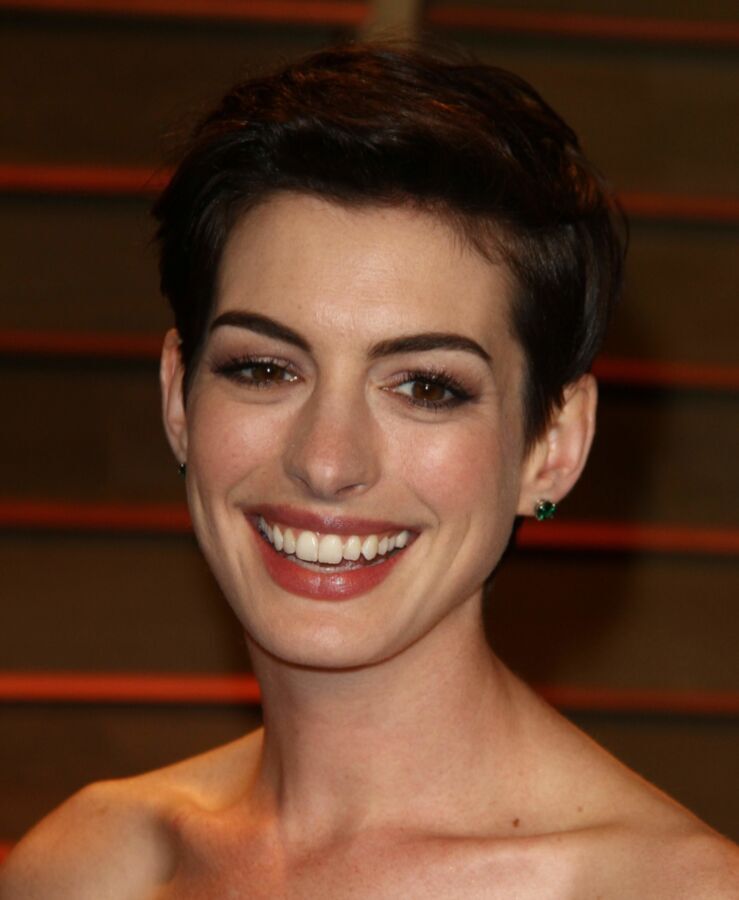 Free porn pics of Anne Hathaway - Big sexy smile 2 of 130 pics