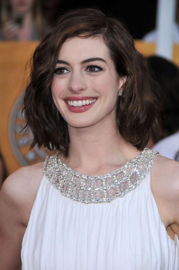 Free porn pics of Anne Hathaway - Big sexy smile 12 of 130 pics